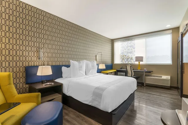 Standard, King Bed, GLo Best Western Pooler Savannah Airport Hotel 2/4