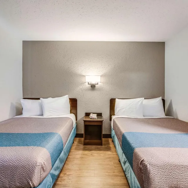 2 Full Beds Non-Smoking, Micfridge، Motel6 Fort Wayne, IN 3/8