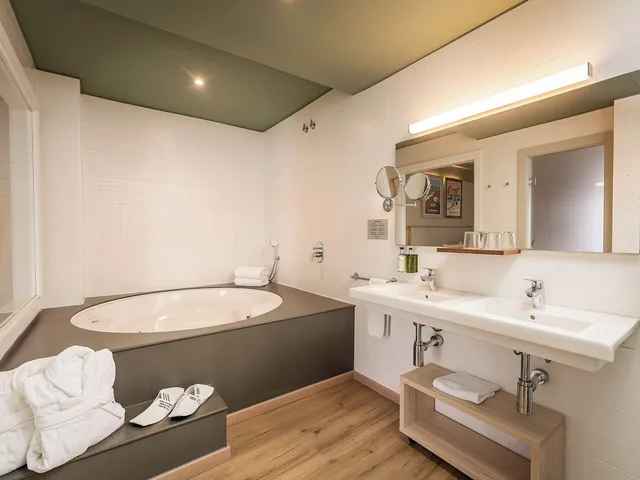 Superior, Double Bed, Hot Tub, Hotel Artiem Capri 9/10