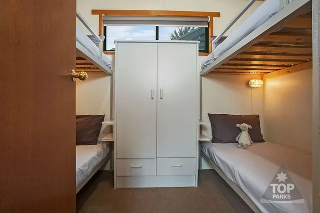 2 Bedrooms, Family, Cabin, 3 Beds, Port Fairy Holiday Park 2/3