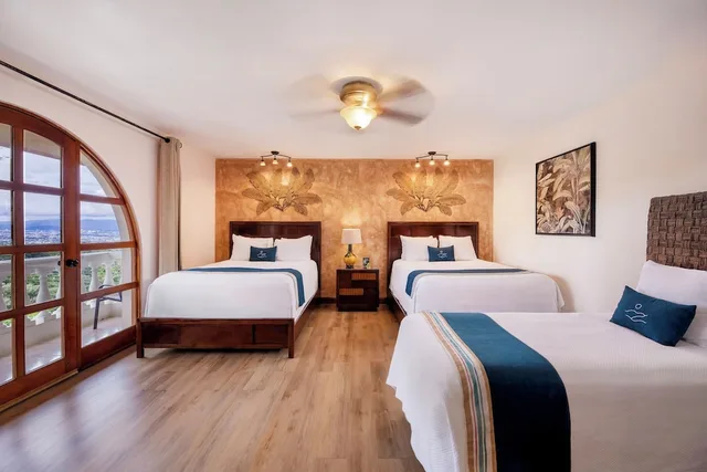 Junior Suite, Family, 1 Single and 2 Queen Beds، Buena Vista 4/10