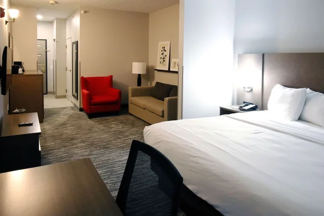 1 Bedroom, Suite, King Bed, Accessible, Country Inn and Suites by Radisson Council Bluffs IA 5/6