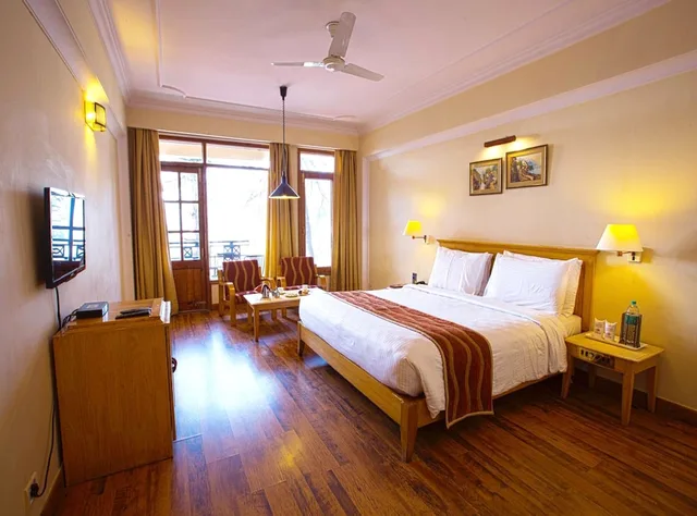 Super, Deluxe, Double Bed, Small Balcony, Bathtub، Willow Banks 2/9