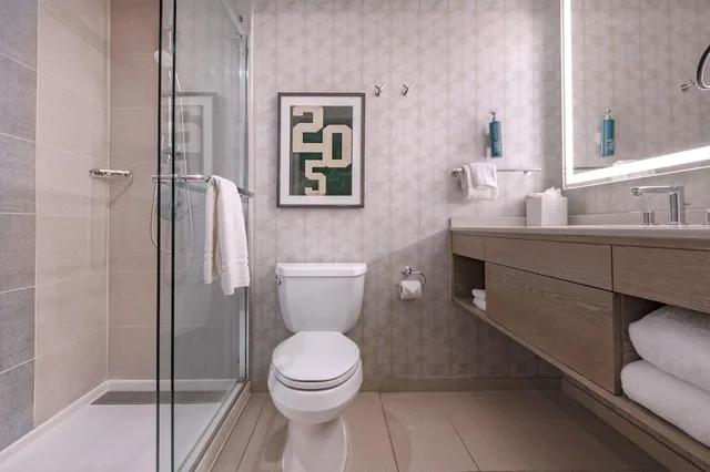 غرفة بسريرين كوين بإطلالة على المسبح بشرفة، Hilton Birmingham Downtown at UAB 9/10