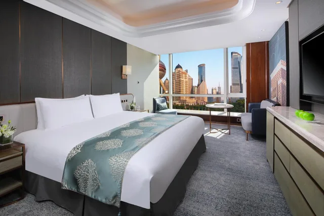 Superior Garden View Twin Room, Oriental Riverside Hotel Shanghai International Convention Center 2/5