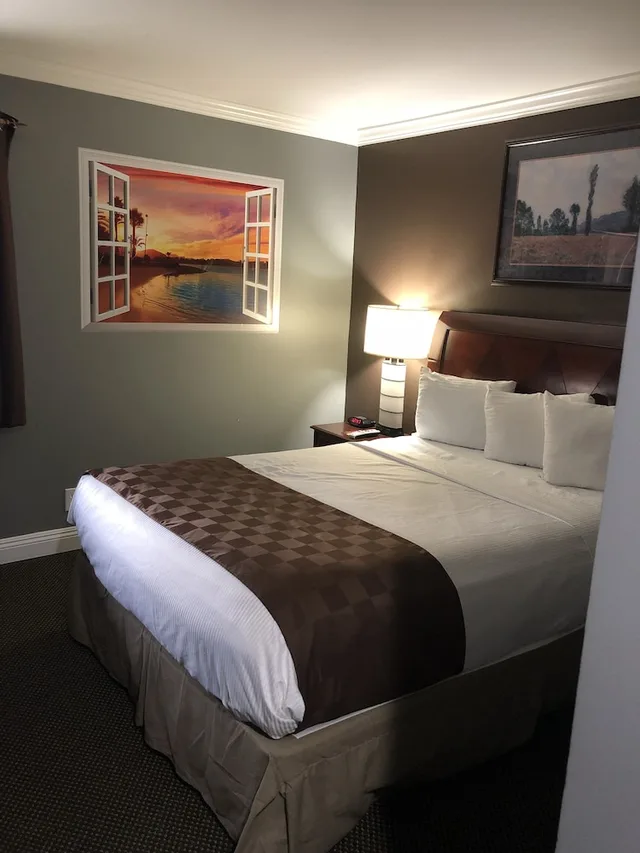 غرفة بسرير كوين، Knights Inn Downtown Los Angeles 2/10