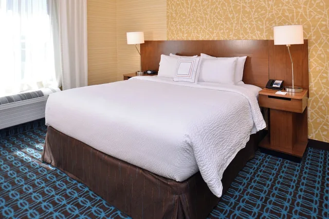 غرفة بسرير كينج لذوي الإعاقة، Fairfield Inn Suites Farmington 1/2