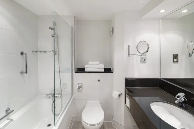 غرفة قياسية بسرير كوين بإطلالة على النهر، Crowne Plaza Glasgow 7/7