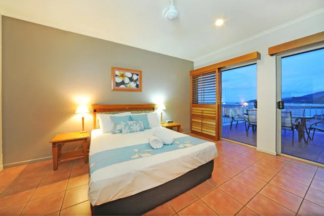 2 Bedrooms, Spa, Penthouse, Marina View, Top Floor، at Boathaven Bay Holiday Apartments 1/9