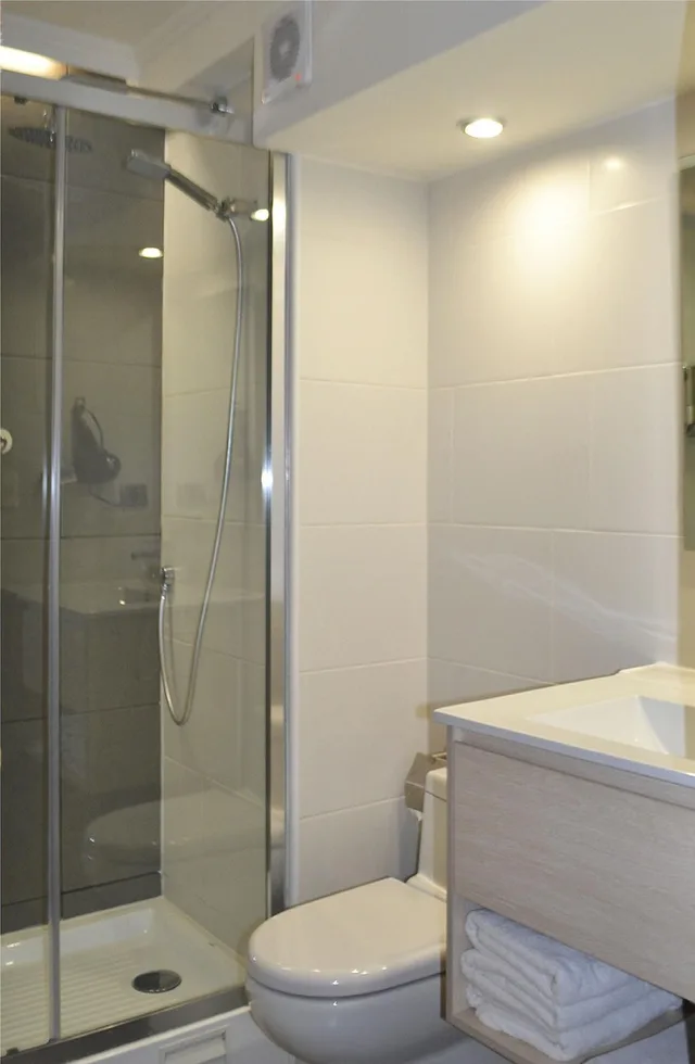 غرفة ثلاثية، Hotel Nippon 5/7