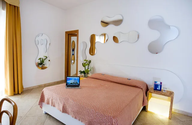 غرفة قياسية بسرير كوين، Joli Park 5/7
