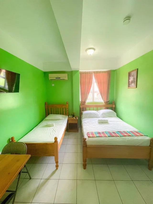 غرفة قياسية بسرير مزدوج وسرير فردي، La Flamboyant Hotel 4/10