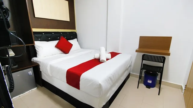 Standard, Queen Bed, Red Velvet Inn Hotel 5/9