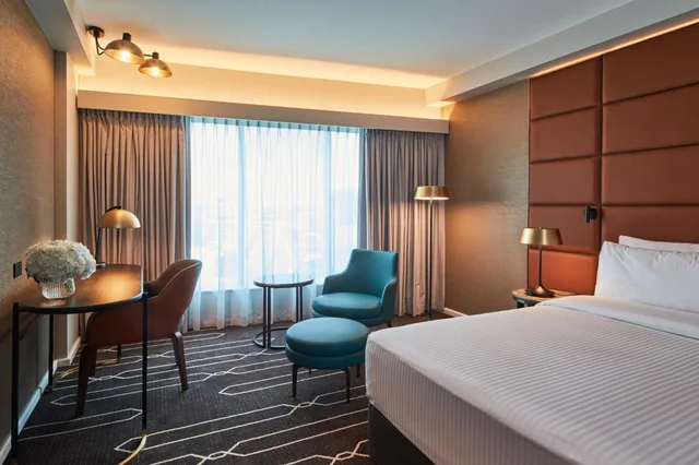 غرفة قياسية بسرير كينج وسرير كوين، Crowne Plaza Sydney Airport by IHG 5/10
