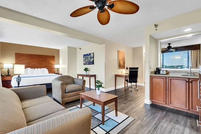 جناح بسرير كينج مع أريكة، Best Western Orlando Gateway Hotel 2/3