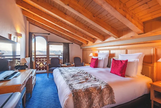 غرفة بريميوم ثلاثية بسرير كوين وسرير فردي، Hotel Carlina Courchevel 2/10