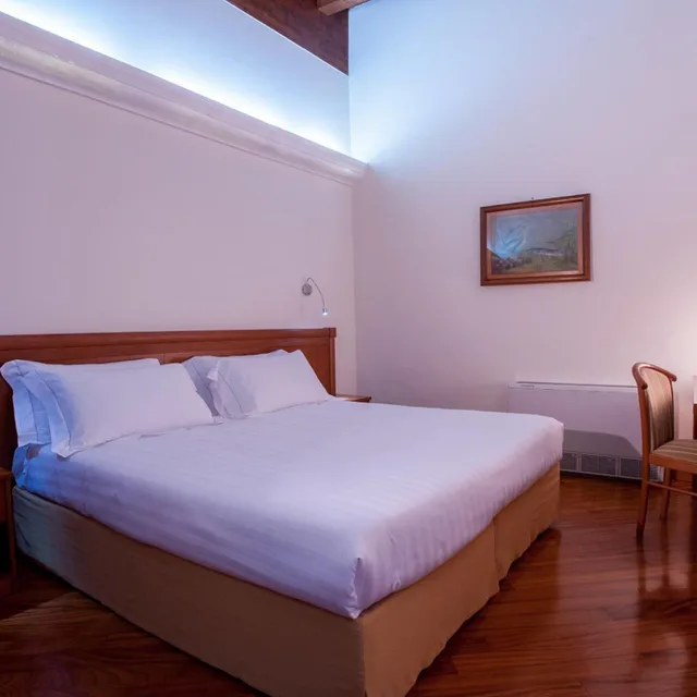 غرفة بسرير مزدوج أو سريرين منفصلين، Hotel Flora 5/9