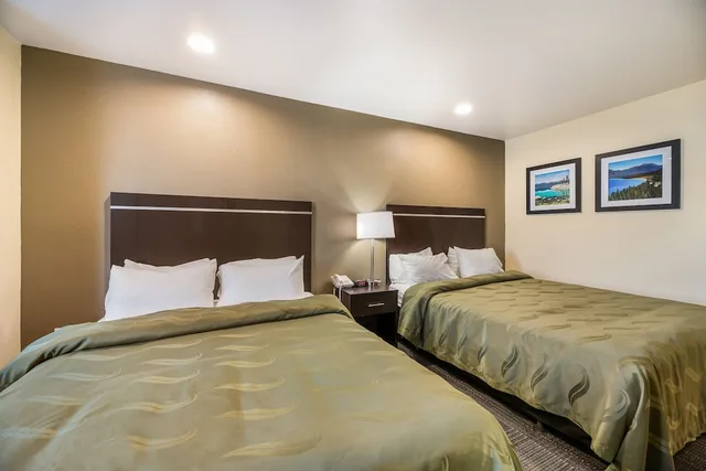 جناح بسريرين كوين مع أريكة، Quality Inn and Suites near NAS Fallon 1/3
