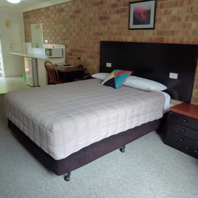 استوديو بسرير كوين، LISMORE WILSON MOTEL 2/4