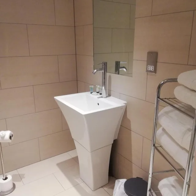 جناح بحوض استحمام، CBH Cliff Hotel 4/8