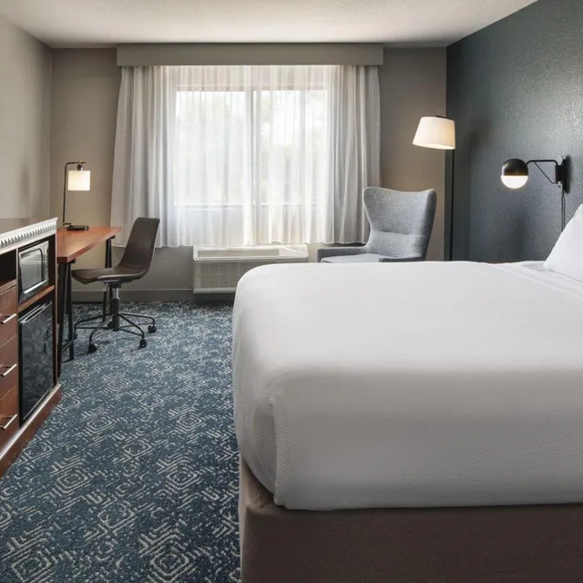 غرفة بسرير كينج، Four Points by Sheraton Tucson Airport 2/9