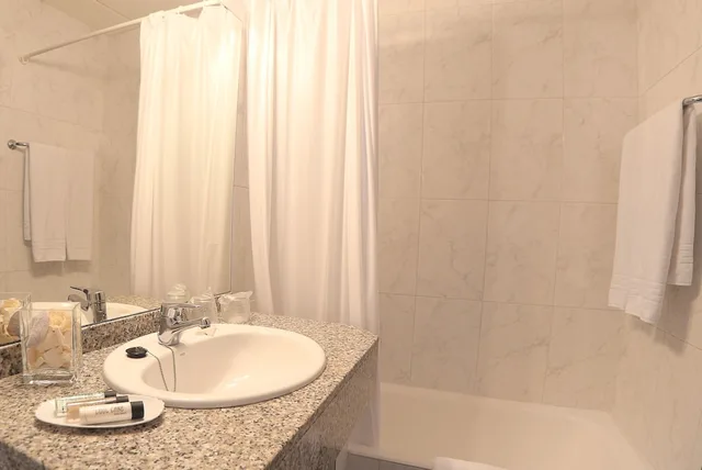 غرفة بسرير مزدوج بإطلالة على البحر بشرفة، Hotel Brismar affiliated by FERGUS 3/3