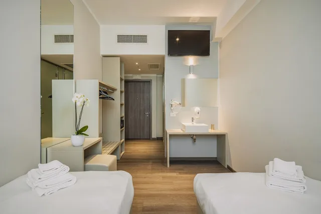 غرفة بسرير كينج لذوي الإعاقة، Spark by Hilton Milan Linate Airport 1/4