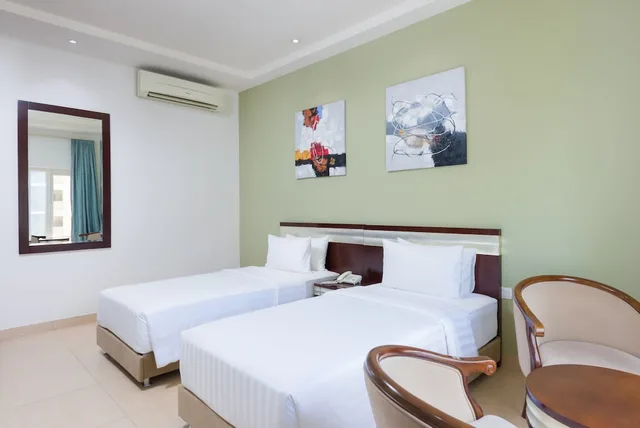 غرفة قياسية بسريرين منفصلين، Muscat Dunes Hotel 2/4