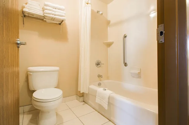 استوديو بسريرين كوين مع أريكة، Humphry Inn Suites 3/3