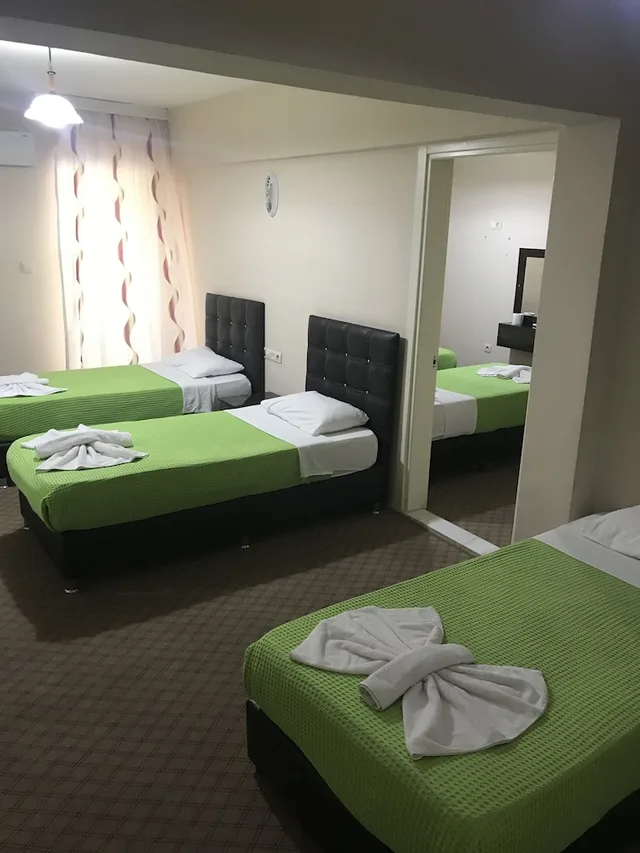 Family Suite, 1 Double and 4 Single Beds، Anatolia Hotel 3/5