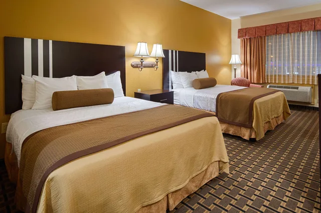 غرفة بسريرين كوين، Days Inn & Suites by Wyndham Sam Houston Tollway 2/10
