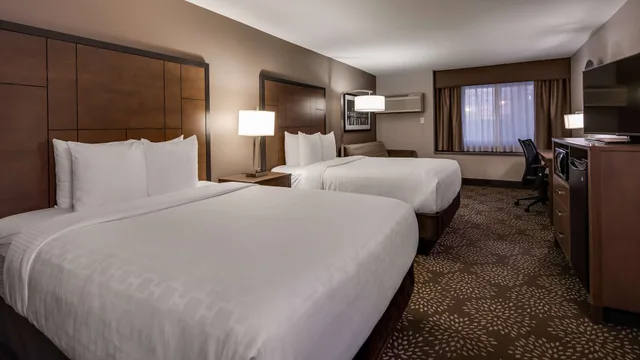 غرفة قياسية بسريرين كوين مع أريكة، Best Western Plus Spokane North 3/10