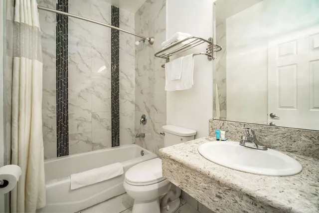 غرفة بسرير كينج، Rodeway Inn and Suites Pasadena 6/8
