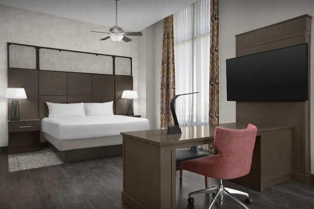 جناح بسرير كينج بشرفة، Hampton Inn & Suites Austin At The University / Capitol 4/10