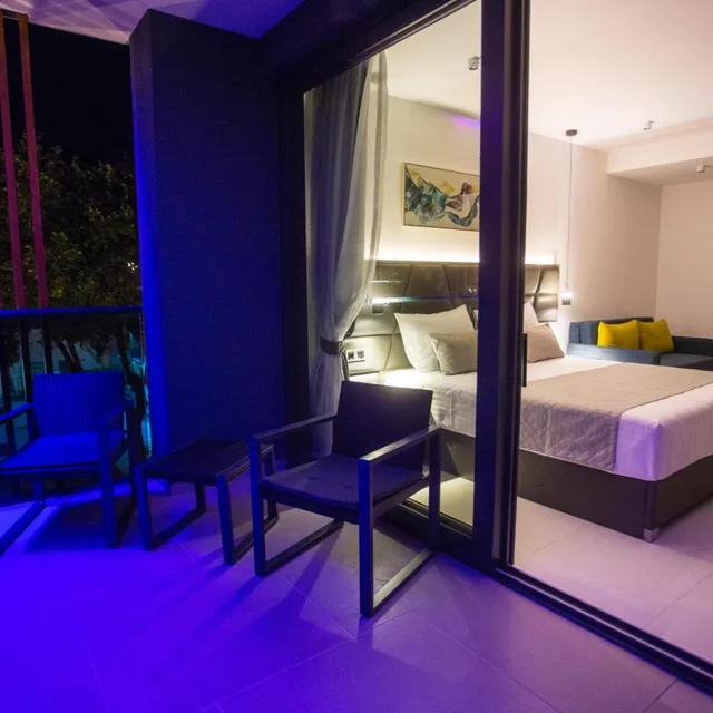 Luxury, Double Bed, Sea View, Terrace, Liberty Plaza 3/10