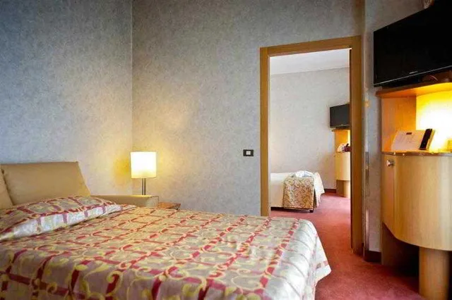 غرفة قياسية ثلاثية، Mercure Roma West 1/1