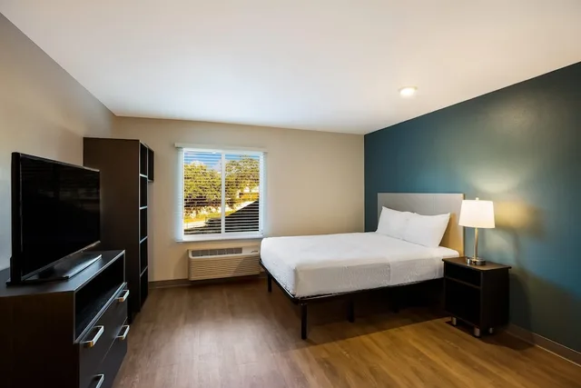 غرفة قياسية بسرير مزدوج بحوض استحمام لذوي الإعاقة، WoodSpring Suites Orlando West - Clermont 4/9