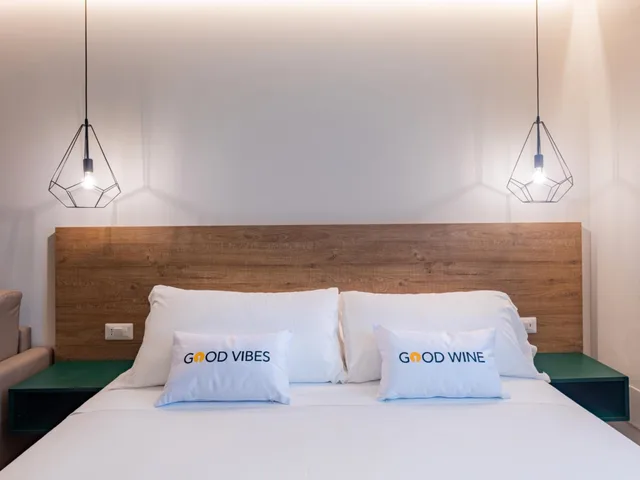 جناح جونيور، Hotel Catignano 6/6