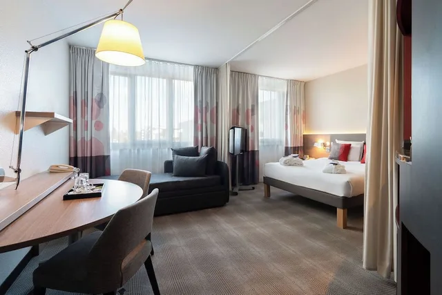 Executive, Suite, 1 Double and 1 Single Bed, Novotel Suites Geneve Aeroport 8/10