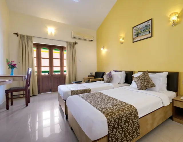 غرفة بسرير كينج بإطلالة على المسبح، Spazio Leisure Resort 2/8