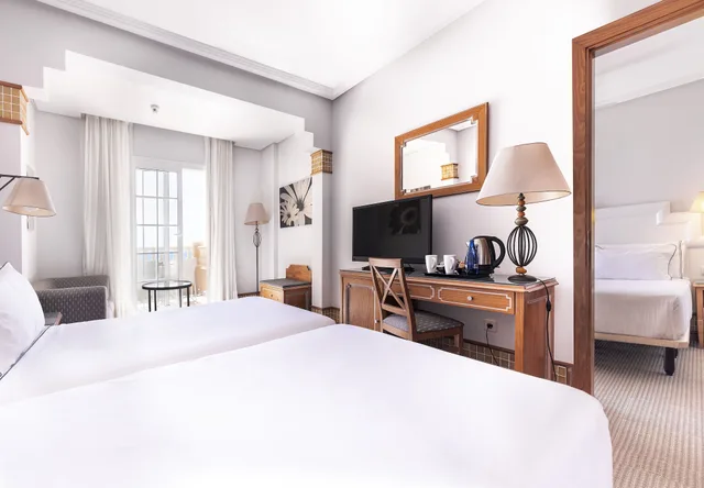 غرفة متصلة عائلية بسريرين منفصلين بإطلالة على البحر، Melia Atlantico Isla Canela 2/6