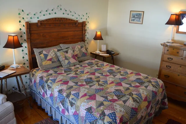غرفة بسرير كوين، The Dowds Contry Inn and Event Center 1/1
