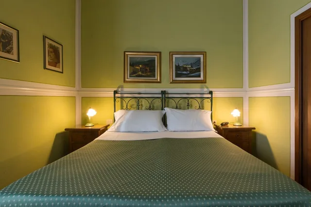 غرفة ثلاثية، Old Florence Inn 2/3