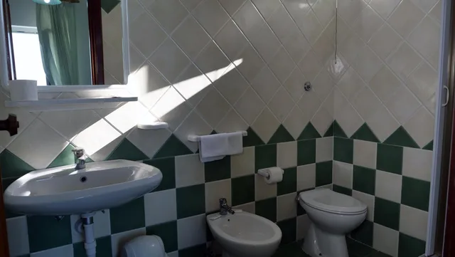 غرفة ثلاثية، Hotel La Ginestra 7/9