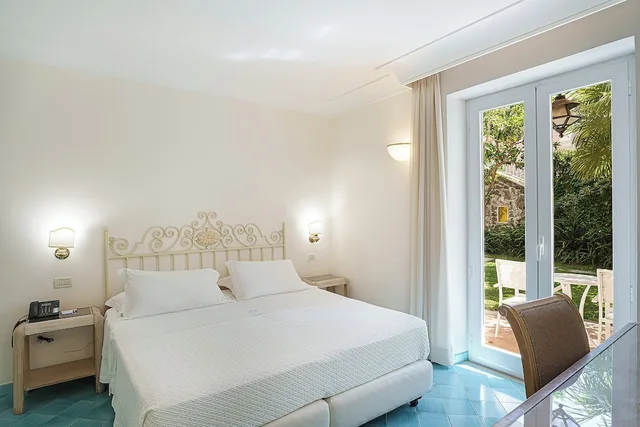 غرفة كلاسيكية بسريرين منفصلين، Hotel Continental Ischia 8/10