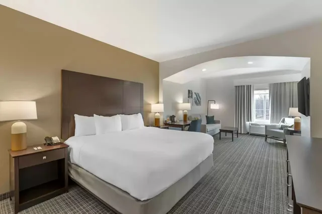 غرفة قياسية بسرير مزدوج، Comfort Inn & Suites Verona at Turning Stone Resort Casino 1/2
