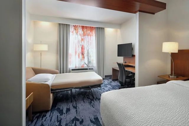 جناح بسريرين كوين مع أريكة، Fairfield Inn & Suites Niagara Falls 3/6