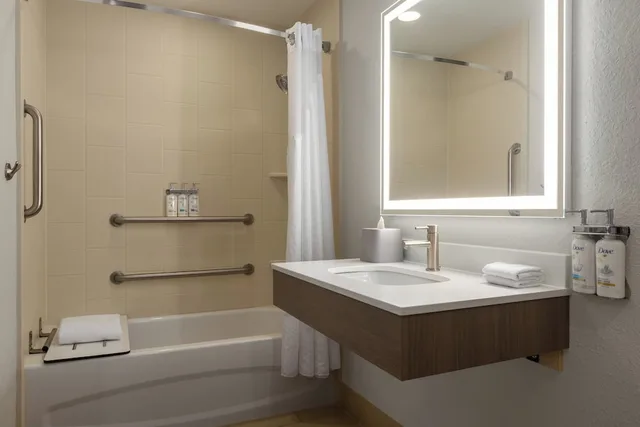 جناح بسرير كينج لذوي الإعاقة، Holiday Inn Express Hotel and Suites Fort Lauderdale Airport South 4/6