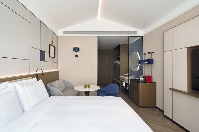 غرفة قياسية مفردة بسرير كينج، UrCove by HYATT Shanghai West Riverside 1/5