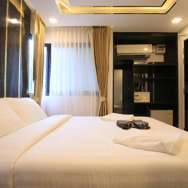 غرفة ديلوكس بسرير كينج بحوض استحمام، Pratunam Atrium Hotel 2/3